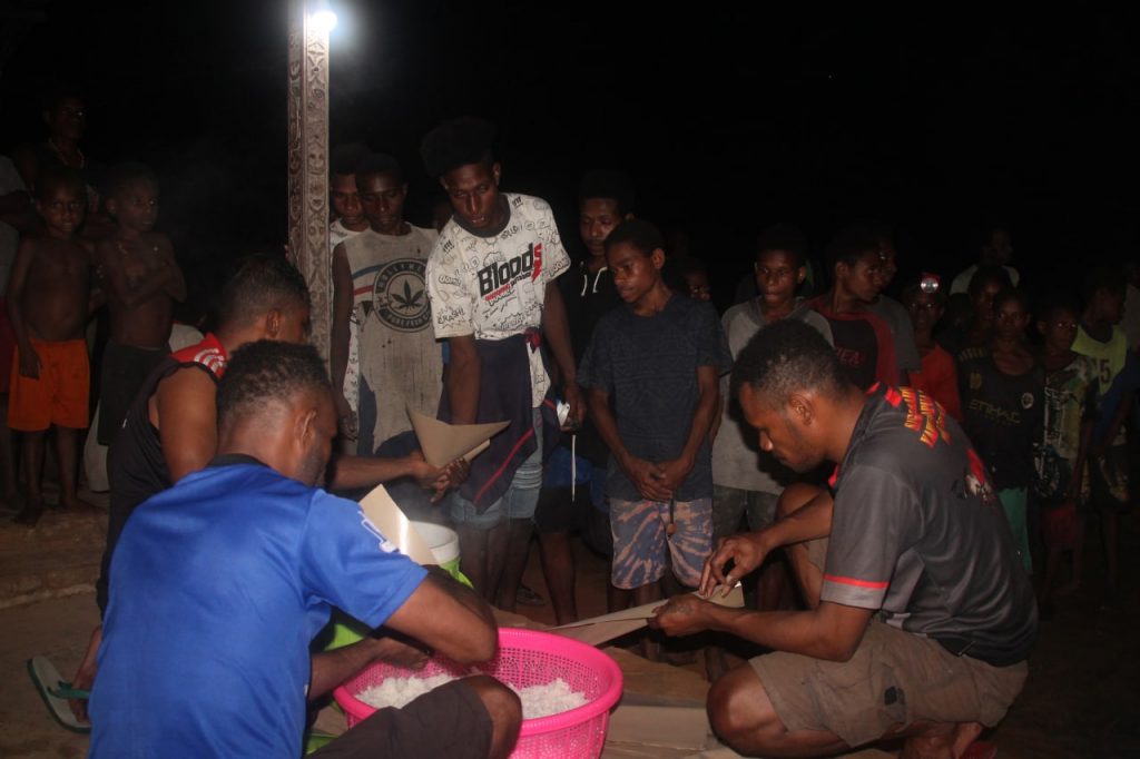 photo6219789390176169552