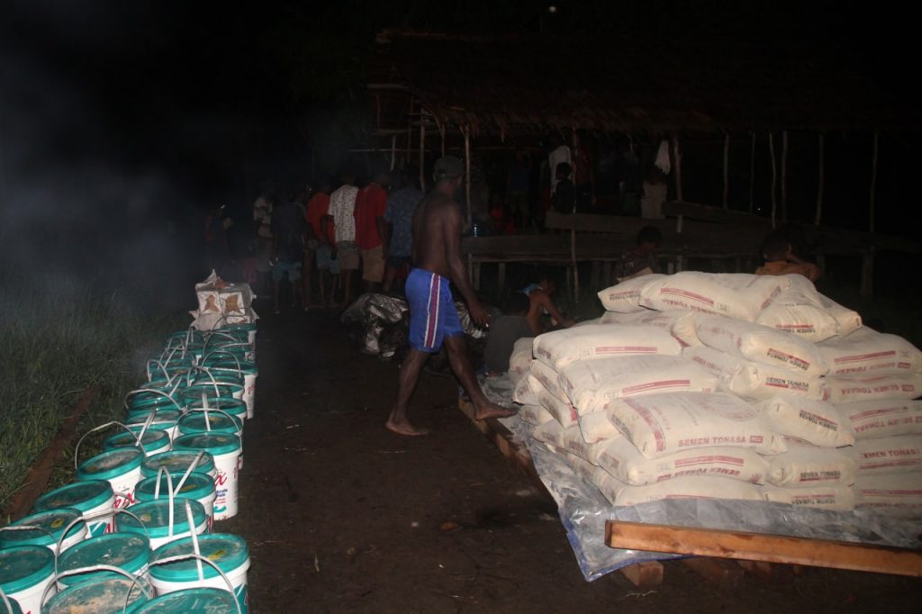 photo6219789390176169562