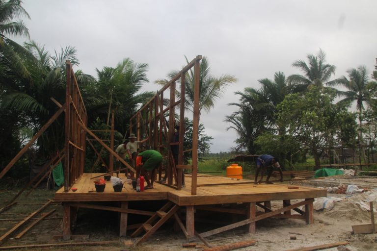 photo6242356750372154802