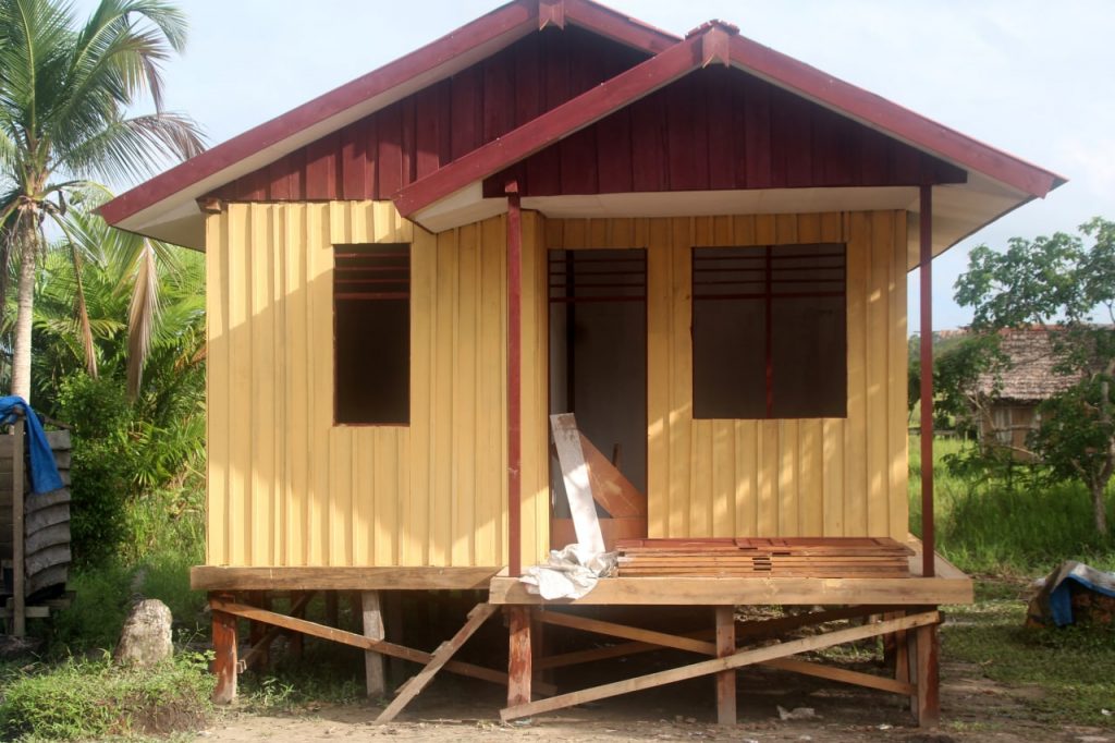 photo6278123159249072058