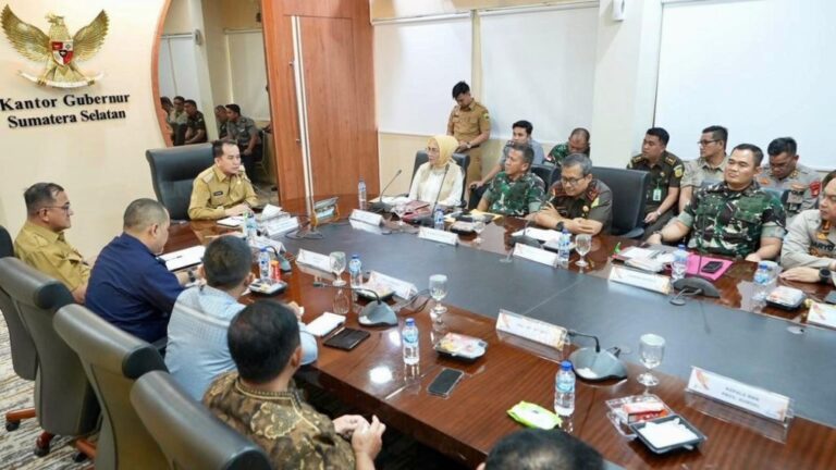 65ccc61eb09ed-fatoni-saat-memimpin-rapat-persiapan-penyelenggaraan-pemilihan-umum-pemilu-2024-di-sumsel-di-kantor-gubernur-sumsel-palembang-sumatera-selatan_1265_711-1024x576