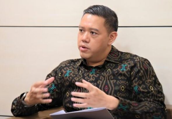 dave_laksono-Ugch_large